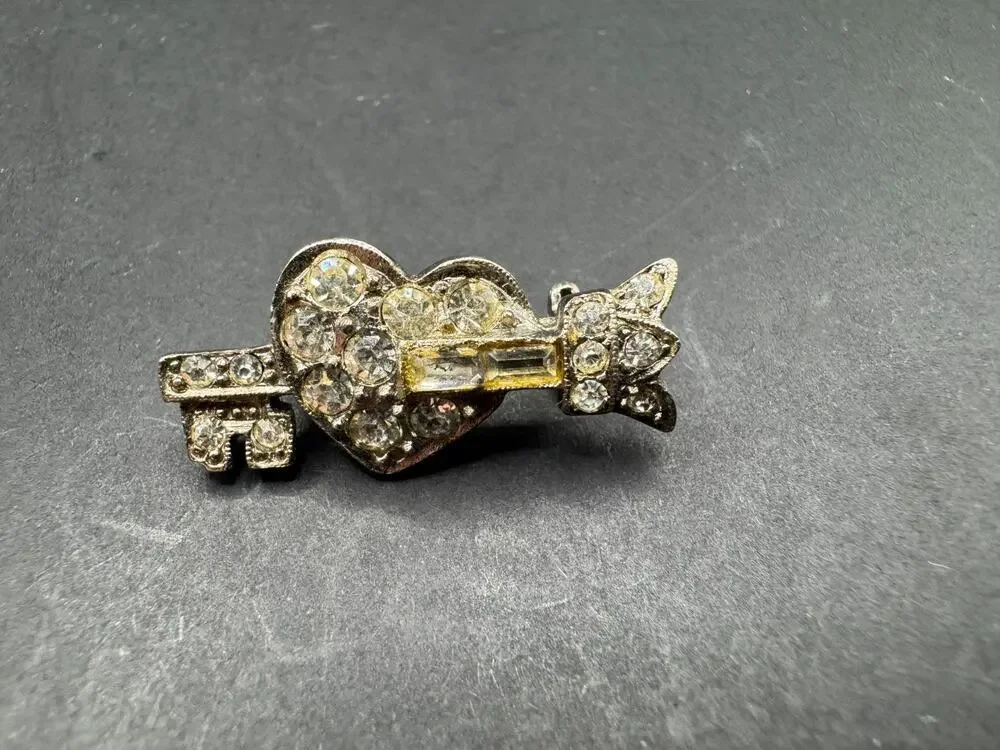 Vintage Karu Signed Silver Tone Rhinestone Key Through Heart Pin Brooch
